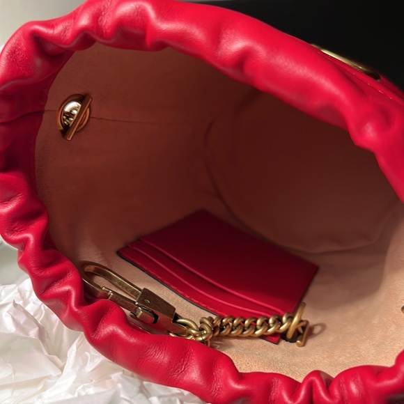 Authentic NEW Gucci GG Marmont Matelasse Leather Mini Bucket Bag Hibiscus Red - Picture 5 of 7